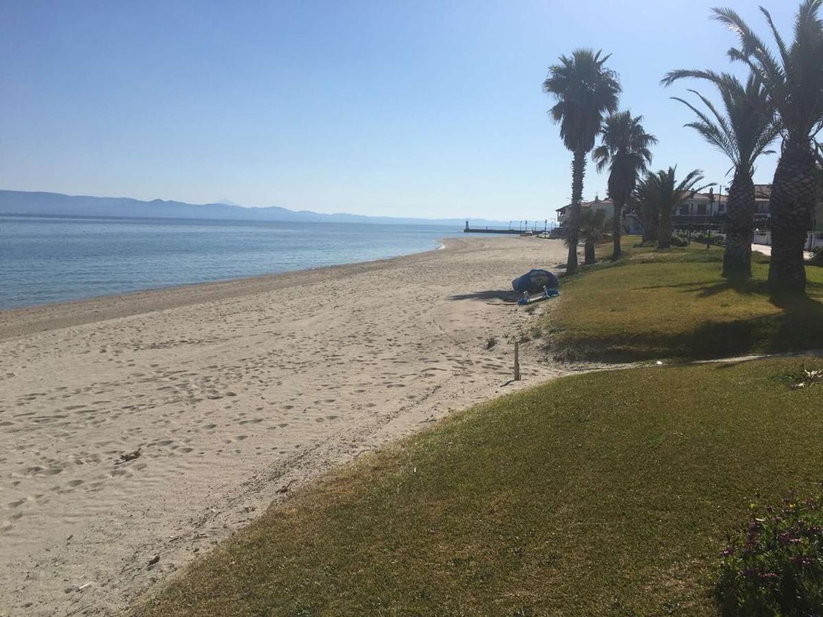 Beach Front Apartment In Pefkohóri Kültér fotó