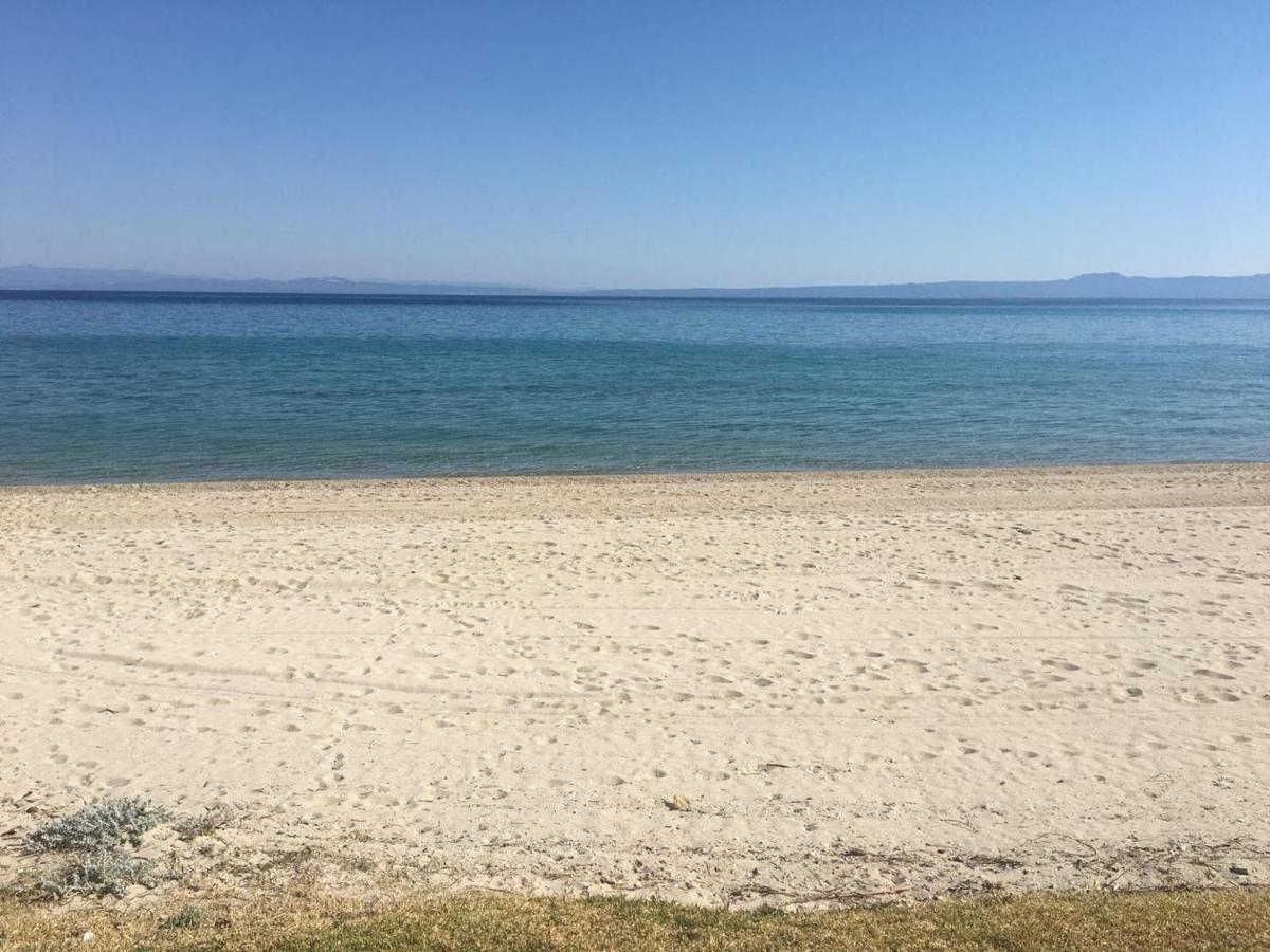 Beach Front Apartment In Pefkohóri Kültér fotó